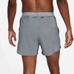 M NK DF STRIDE 5IN BF SHRT SMOKE GREY