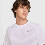 M NK DFADV STRIDE SS TOP WHITE/(REFLECTIVE SILV)