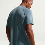 M NK DFADV STRIDE SS TOP MINERAL SLATE