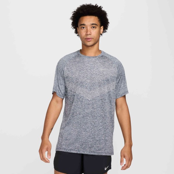 M NK DFADV STRIDE SS TOP GY