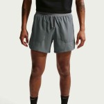 M NK DF STRIDE 5IN BF SHORT SMOKE GREY