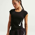 W NK TEMPO SWOOSH RUN DF SS BLK/WHT W NK TEMPO SWOOSH RUN DF SS BLK/WHT