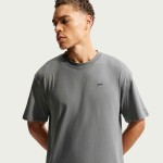 M NK TEE LSE NAC PATCH SMOKE GREY