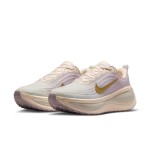 NIKE VOMERO PLUS XWFW WOMENS CHALK/MTLC GOLD BLEACHED NIKE VOMERO PLUS XWFW WOMENS CHALK/MTLC GOLD BLEACHED
